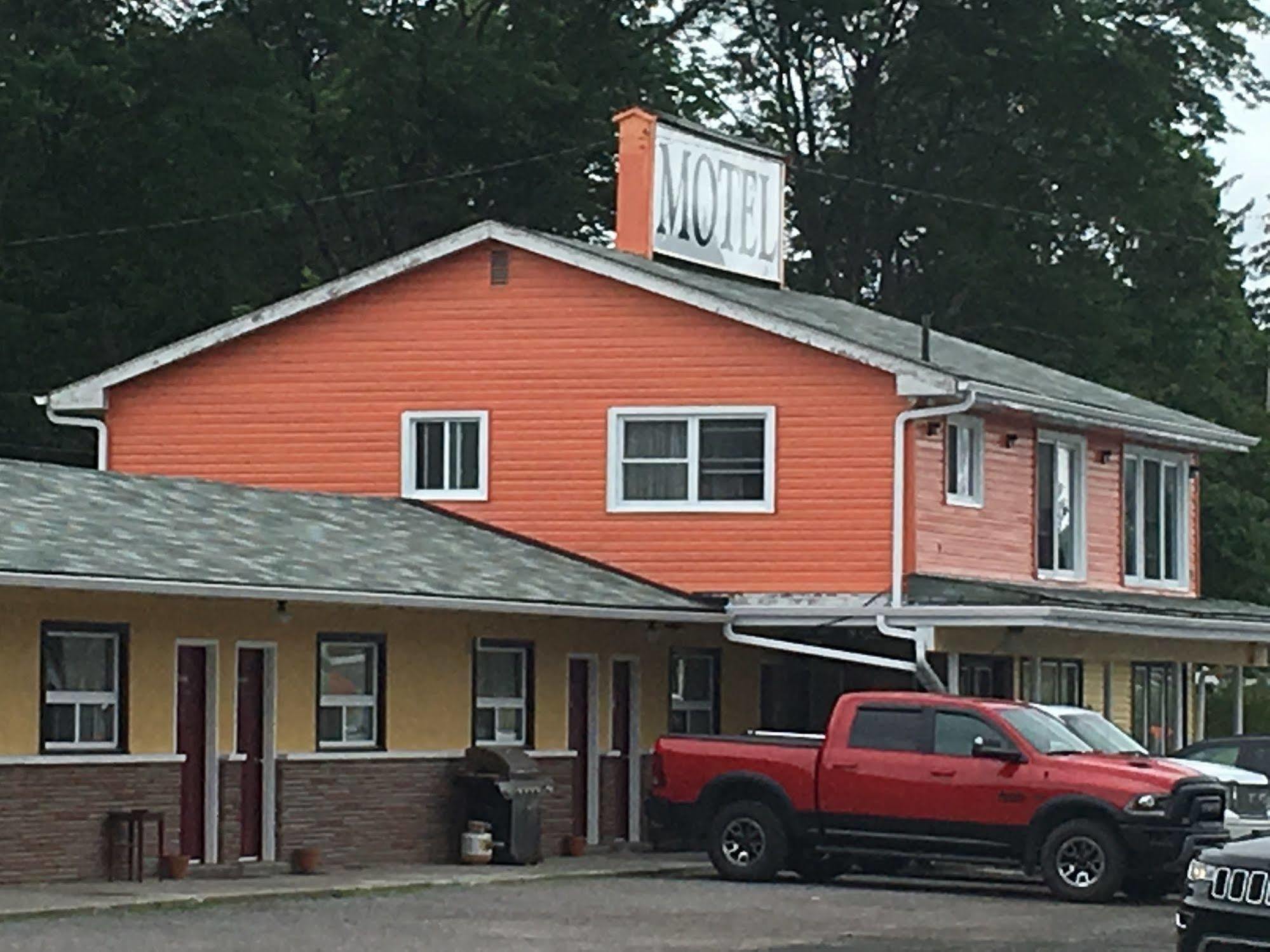 Knights Inn Cobourg Exterior photo