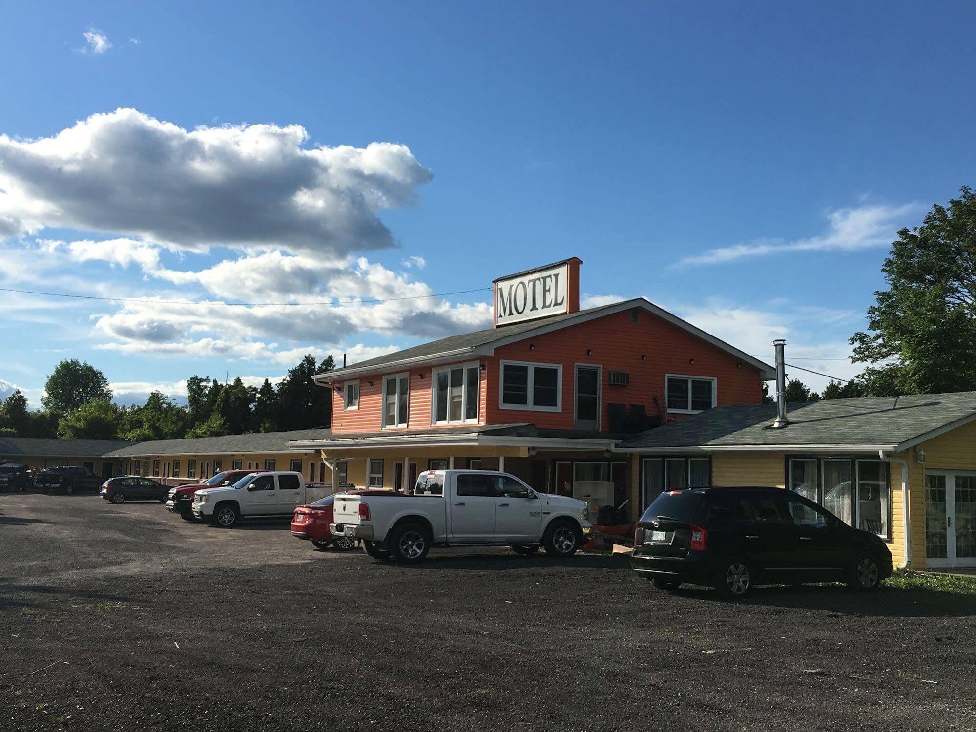 Knights Inn Cobourg Exterior photo