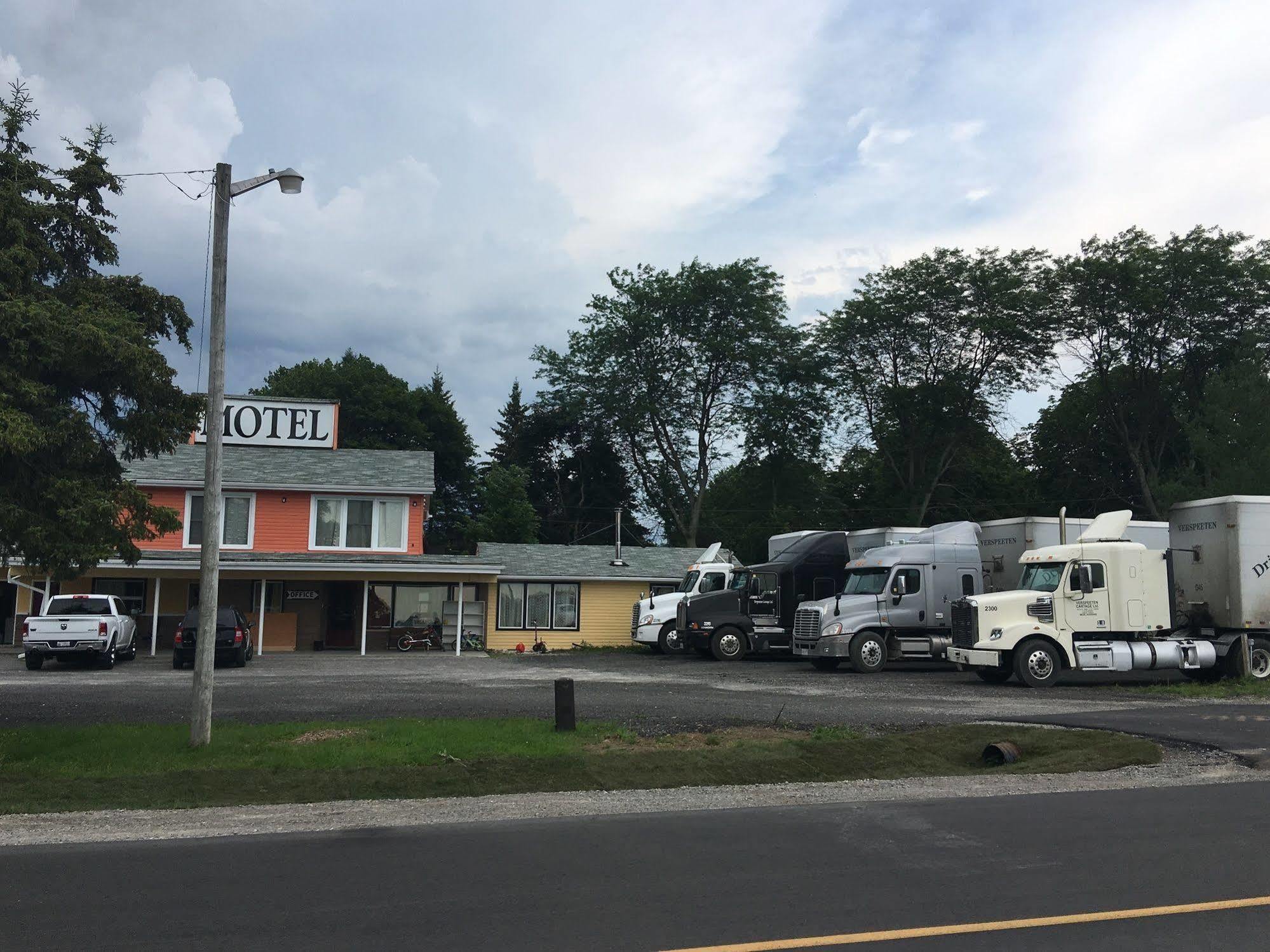 Knights Inn Cobourg Exterior photo